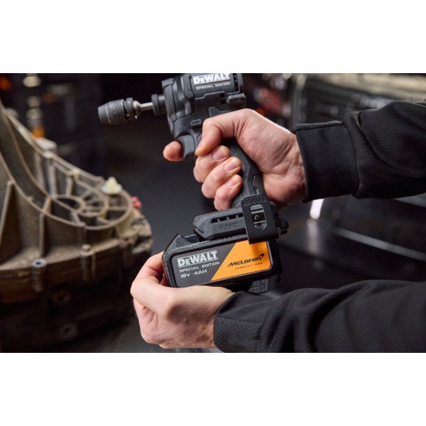 Фото - Шуруповерт DeWALT DCF86MM2T